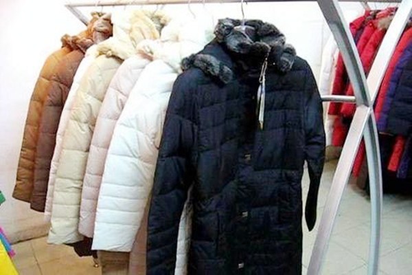 羽絨服洗后成團怎么辦 為什么羽絨服洗后會毛會成團