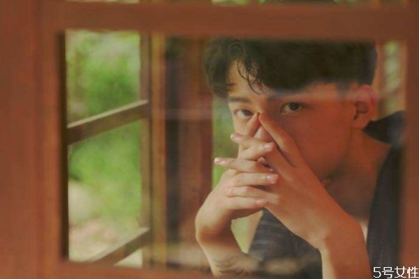 什么會引起男生吃醋 男人吃醋為什么不表現出來