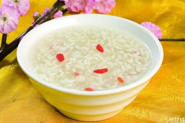 米酒有什么營(yíng)養(yǎng)價(jià)值呢 喝米酒有什么作用呢