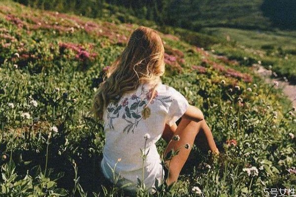 男生喜歡女生會有哪些行為表現 男生追女生的表現