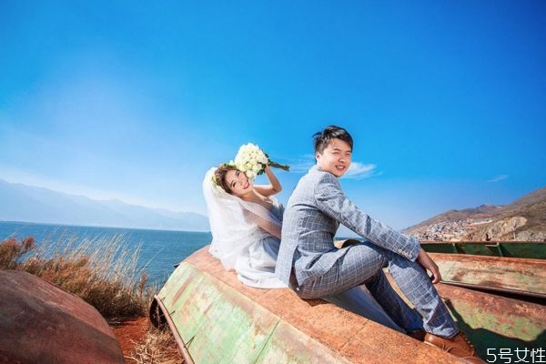 嫁給愛情還是嫁給金錢 結婚物質重要還是愛情