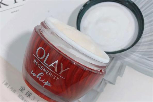 olay空氣霜適合什么膚質 olay空氣霜適合什么年齡