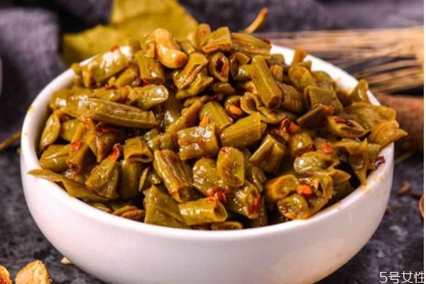 酸豆角是怎么做的呢 酸豆角有什么營養價值呢