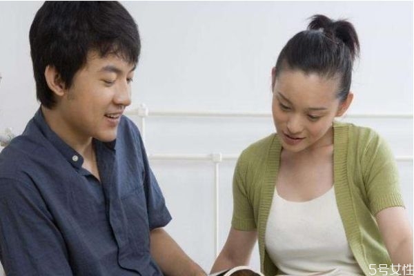 男生喜歡一個人會主動嗎 男生對女生有好感的表現