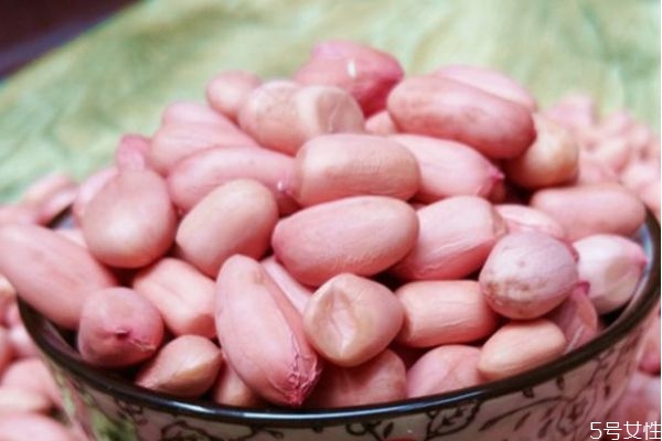 微波爐烤花生米需多少時間 根據份量而定