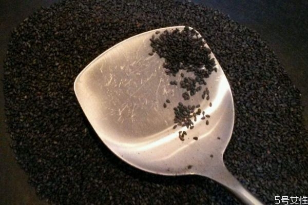 吃黑芝麻對頭發有好處嗎 黑芝麻的主要成分是什么