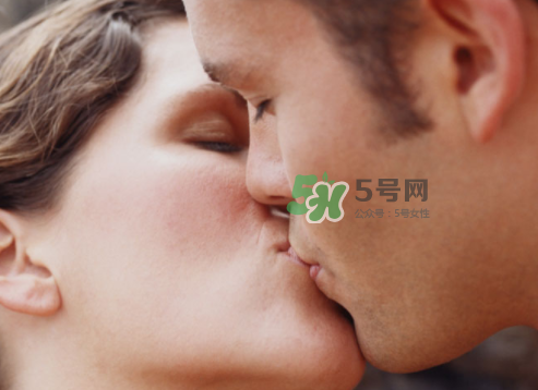 如何接吻更有感覺(jué)？如何接吻讓她舒服？