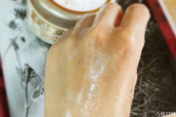 磨砂膏為什么會發霉 磨砂膏發霉了還能用嗎