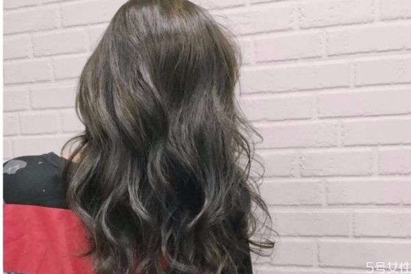 女生燙什么頭發好看呢 應該怎么選擇燙的發型呢