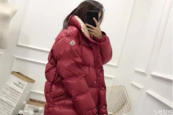 白色羽絨服發霉怎么洗掉霉斑 羽絨服上的霉點怎么去除