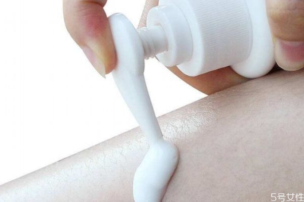 冬天怎么涂身體乳呢 身體冷的狀態不宜涂身體乳