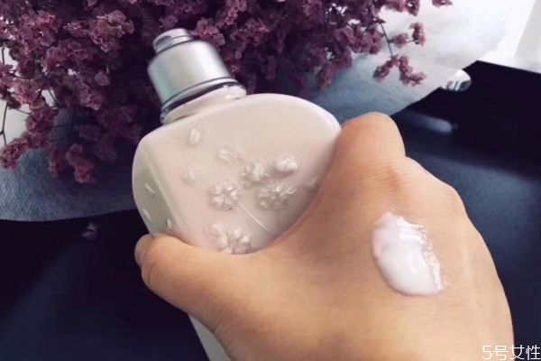 冬天怎么涂身體乳呢 身體冷的狀態不宜涂身體乳