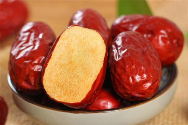 狗頭棗與紅棗的區別 狗頭棗和和田棗哪個好