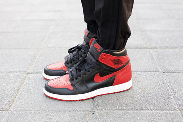 aj1 low大學紅發售價格多少 aj1和af1哪個穿著舒適