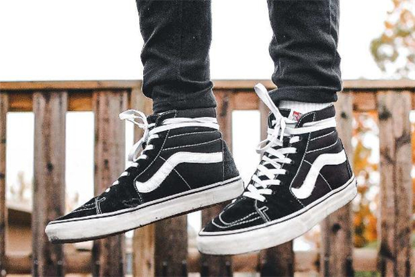 vans紅標與黑標的區別 vans紅標貴還是黑標貴