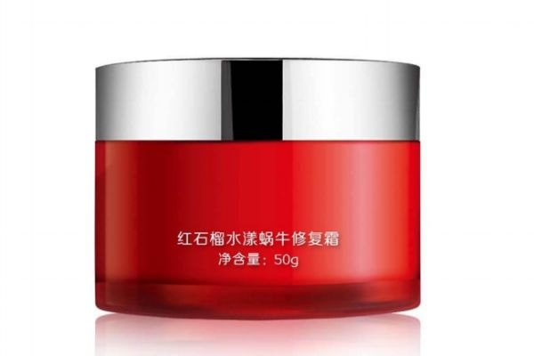 晚上擦面霜好嗎 晚上擦面霜會悶痘嗎