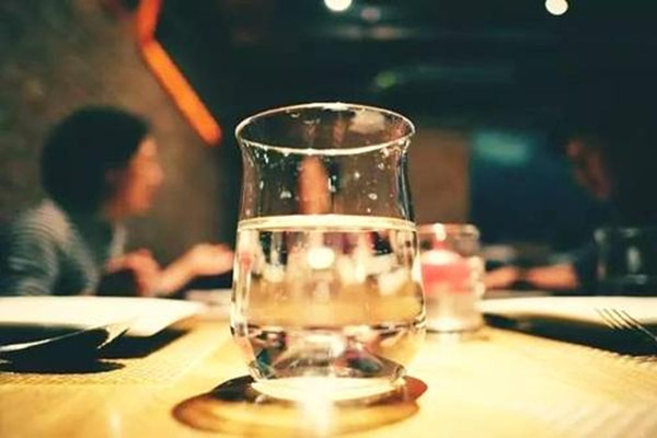 為什么睡覺醒來嘴巴干 女人晚上睡覺口干的原因