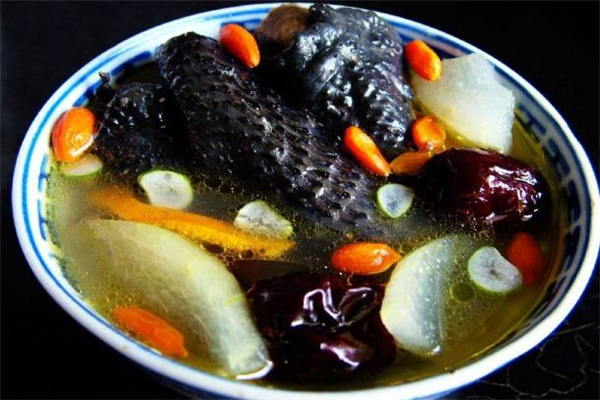 烏雞湯上面的油有營養嗎 烏雞湯怎么燉不油