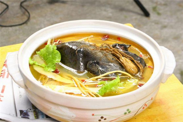 烏雞湯上面的油有營養嗎 烏雞湯怎么燉不油