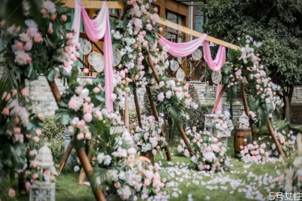 領證不辦婚禮叫什么 先辦酒席還是先領結(jié)婚證