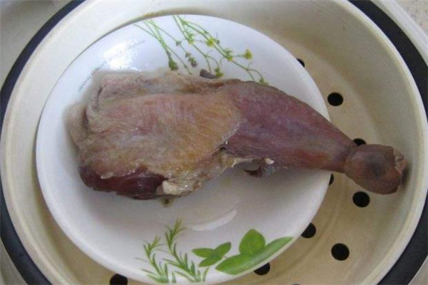 蒸臘雞腿要放什么 蒸臘雞腿可以經常吃嗎