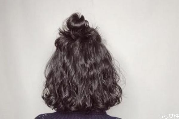 在家如何自己燙發 自己燙卷發有什么注意