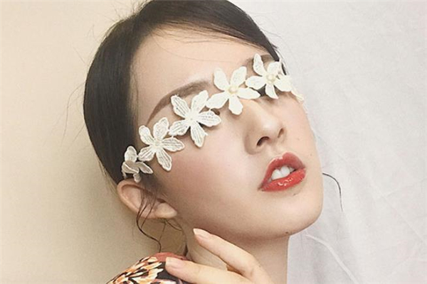 稚優泉水光唇釉哪個色號好看 稚優泉水光唇釉怎么樣