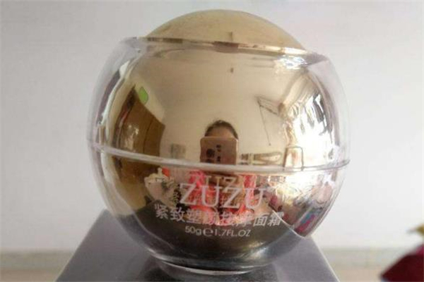 zuzu瘦臉?biāo)煞?zuzu瘦臉?biāo)懈弊饔脝?>
<strong>zuzu瘦臉?biāo)煞?zuzu瘦臉?biāo)懈弊饔脝?/strong>
</a>
<p>zuzu瘦臉?biāo)嘈挪簧偃硕悸犝f(shuō)過，尤其是有瘦臉需求的朋友們，應(yīng)該都挺好奇的，但畢竟是用在臉上的東西，肯定不能隨便，下面一起來(lái)了解下zuzu瘦臉?biāo)某煞职伞?/p>
</li>
<li>
<a href=