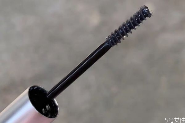 睫毛打底膏有必要嗎 睫毛打底和睫毛膏的區別