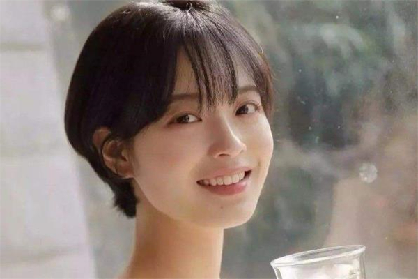 法式劉海配什么發型好看 法式劉海適合短發嗎