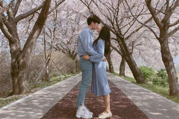 慢熱型男生喜歡什么樣的女生 慢熱型男生喜歡女生的表現