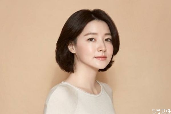 臉上長痘痘可以化妝嗎 經?；瘖y長痘痘怎么辦