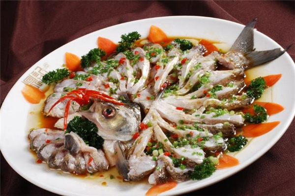 花鰱魚可以經常吃嗎 清蒸花鰱魚的做法