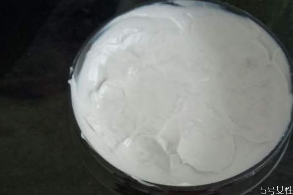 彩色發泥是什么 普通發蠟和彩色發泥的區別