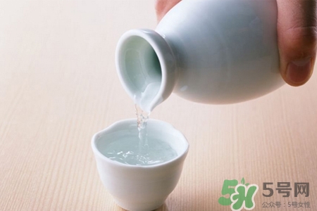 喝白酒能喝出白血病嗎？白血病人能喝酒嗎？