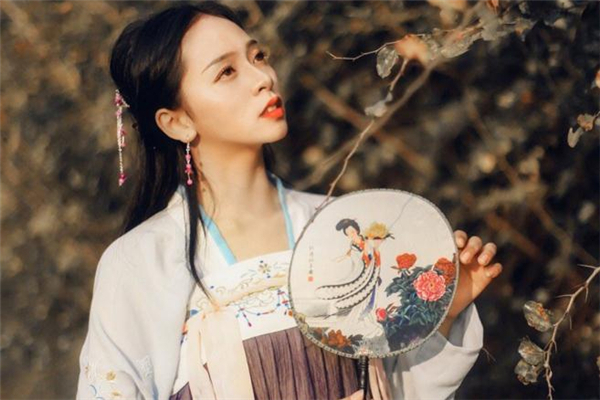 漢服配什么發型好看 穿漢服適合什么樣的發型