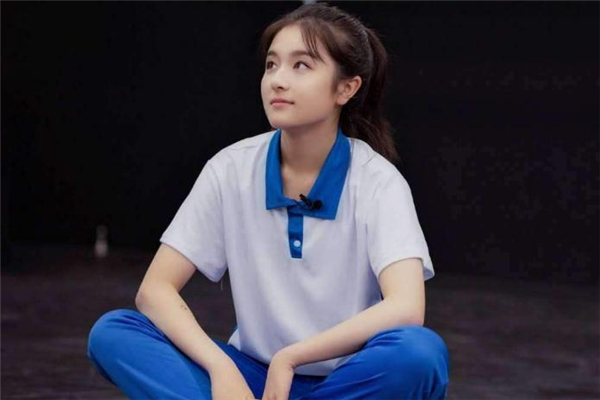 女生校服配什么發型好看 穿校服適合什么發型