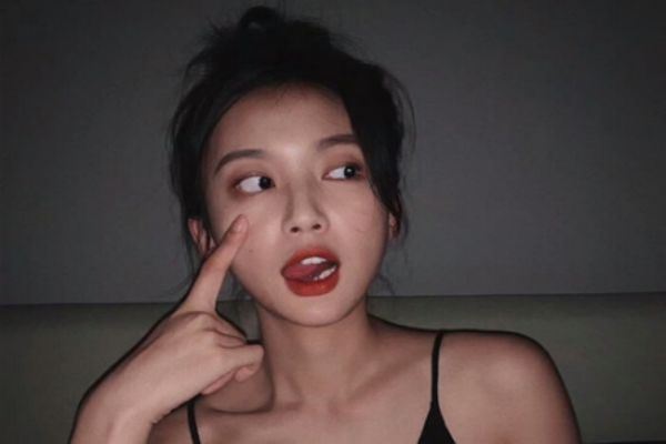 黑色頭發怎么燙不顯老 黑藍色頭發好看嗎