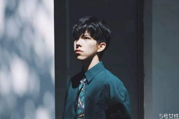 夏季最適合男生的發型 夏季男生都適合什么發型