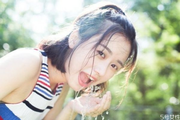 夏天皮膚保養小常識 夏季應該怎么護膚