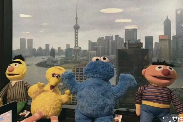 宣布戀愛好玩的文案 宣布戀情發什么文案比較好玩