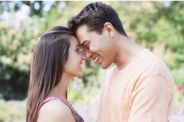 情侶婚前同居好嗎 情侶同居的優缺點