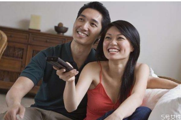 情侶婚前同居好嗎 情侶同居的優缺點