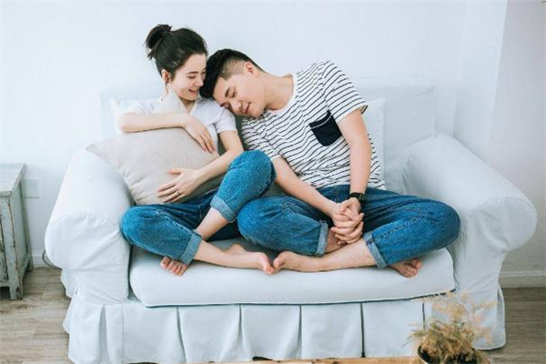 女生主動發微信給男生好嗎 女生主動發微信給男生代表什么