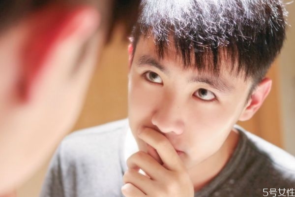 男生逼你說分手的表現 什么表現說明男生在逼你分手