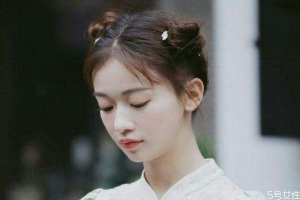 沒劉海怎么扎頭發好看 沒劉海的發型扎法