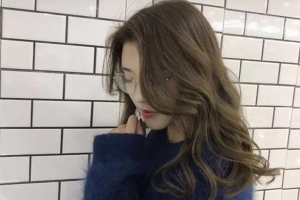 女生頭發染什么顏色好看 適合女生染的好看的顏色