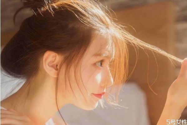 不發朋友圈的女生性格 沒見過世面的女生特點