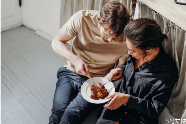 怎樣讓對方越來越愛你 讓男人越來越愛你的招數