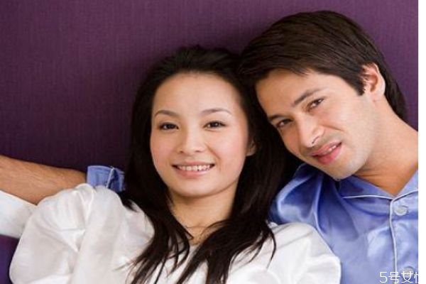 男人會假裝愛一個女人嗎 渣男不愛你假裝愛你的表現